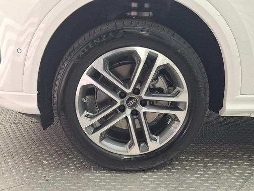 Arkona White 2026 Audi Q5 Premium TFSI quattro S tronic