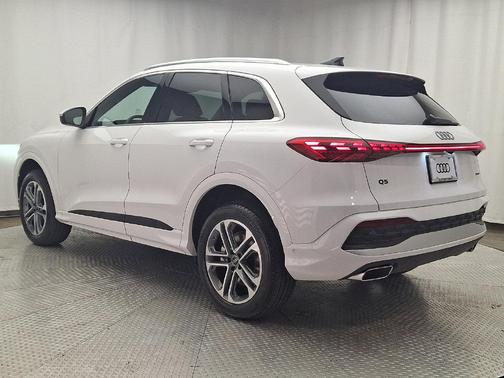 Arkona White 2026 Audi Q5 Premium TFSI quattro S tronic