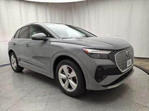 2022 Audi e-tron Premium Plus