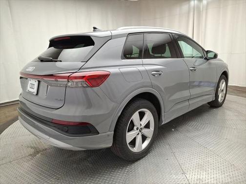 2022 Audi e-tron Premium Plus