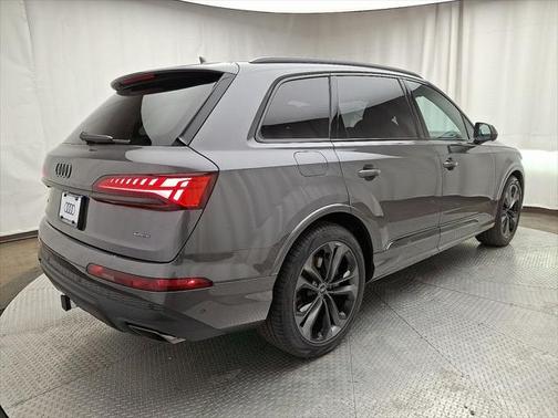 2025 Audi Q7 55 Premium Plus