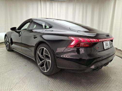 Mythos Black Metallic 2024 Audi RS e-tron GT quattro