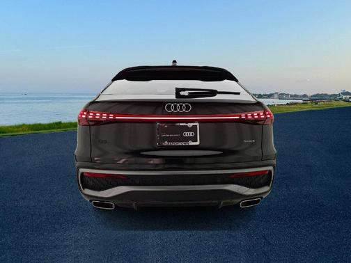 Mythos Black Metallic 2025 Audi Q5 Premium Plus TFSI quattro S tronic