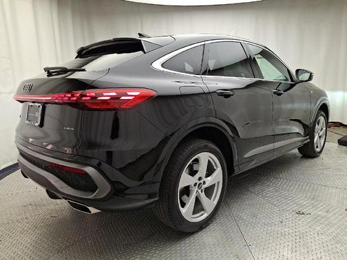 Mythos Black Metallic 2025 Audi Q5 Premium Plus TFSI quattro S tronic