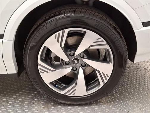2025 Audi Q6 e-tron Premium Plus quattro