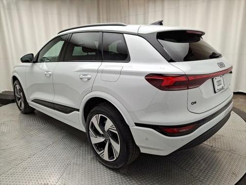 2025 Audi Q6 e-tron Premium Plus quattro