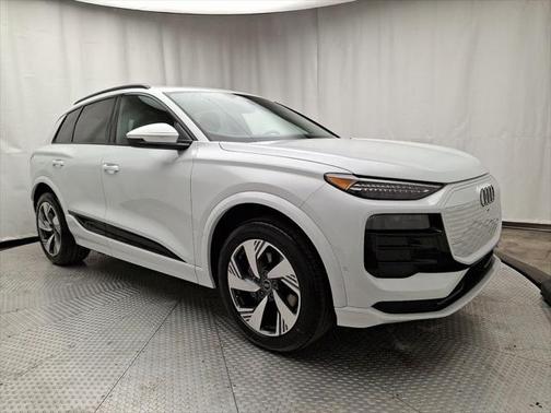 2025 Audi Q6 e-tron Premium Plus quattro