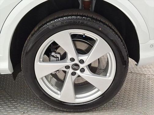 2025 Audi Q5 Premium Plus