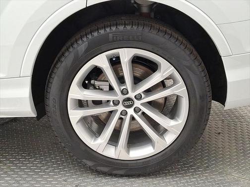2025 Audi Q7 55 Premium
