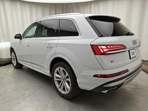 2025 Audi Q7 55 Premium