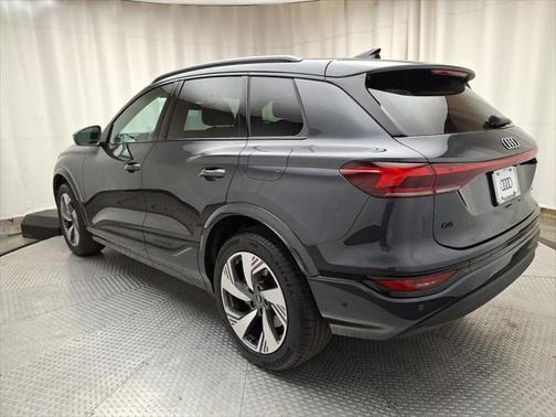 2025 Audi Q6 e-tron Premium Plus quattro