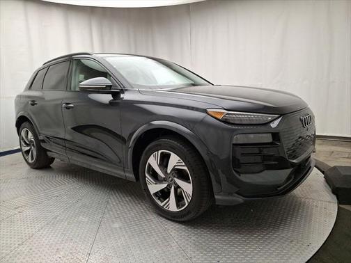 2025 Audi Q6 e-tron Premium Plus quattro