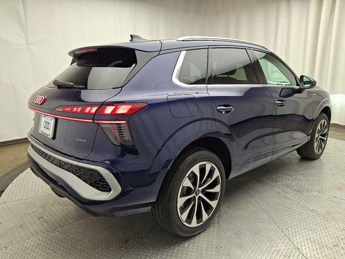 Navarra Blue Metallic 2026 Audi Q3 TFSI quattro S tronic