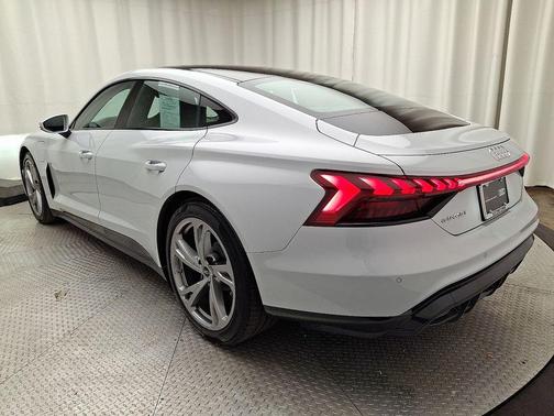 Suzuka Gray Metallic 2023 Audi e-tron GT Premium Plus quattro