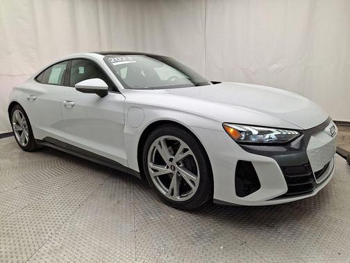 Suzuka Gray Metallic 2023 Audi e-tron GT Premium Plus quattro