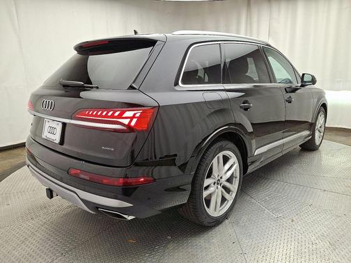 2025 Audi Q7 55 Premium Plus