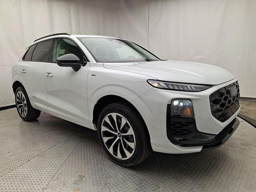Glacier White Metallic 2026 Audi Q3 TFSI quattro S tronic