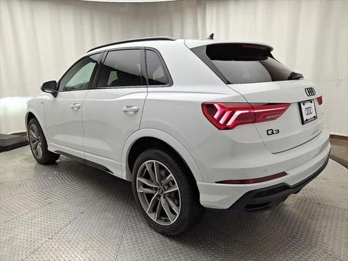 2025 Audi Q3 Premium 45 TFSI S line quattro Tiptronic