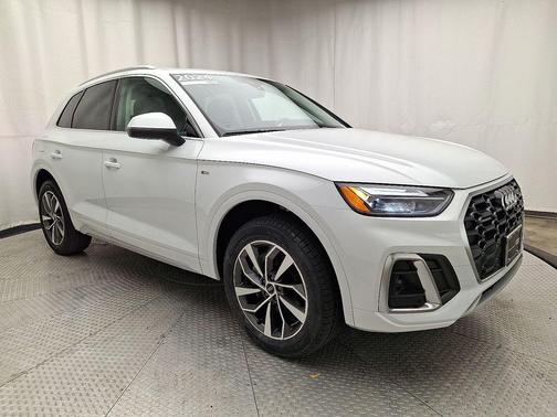 Glacier White Metallic 2024 Audi Q5 45 S line Premium