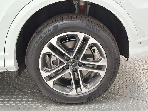 2025 Audi Q5 Premium