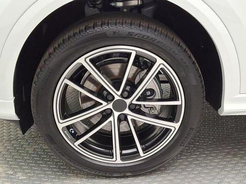 Glacier White Metallic 2026 Audi Q5 Sportback Premium Plus TFSI quattro S tronic