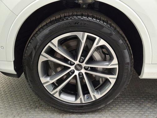 2026 Audi Q7 55 Premium