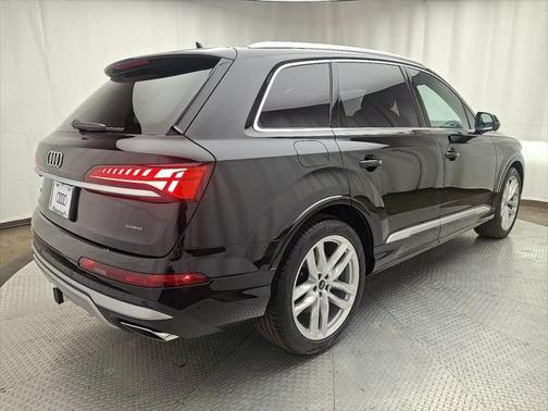 2025 Audi Q7 55 Premium Plus