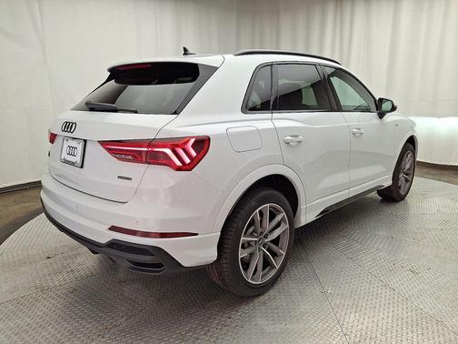 2025 Audi Q3 Premium 45 TFSI S line quattro Tiptronic