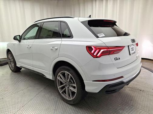 2025 Audi Q3 Premium 45 TFSI S line quattro Tiptronic
