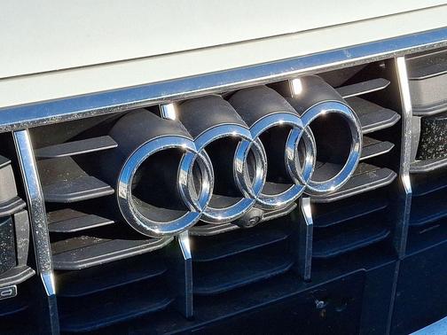 2023 Audi Q7 55 Premium Plus