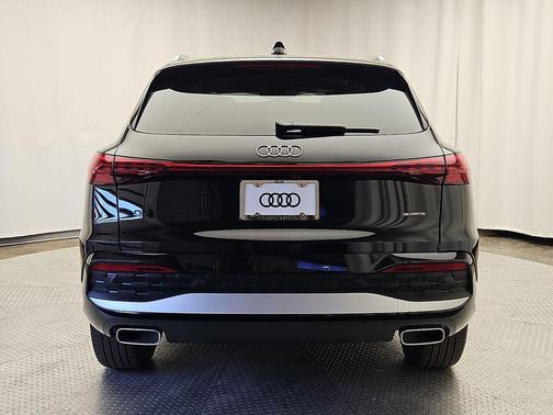 Mythos Black Metallic 2025 Audi Q5 Premium TFSI quattro S tronic