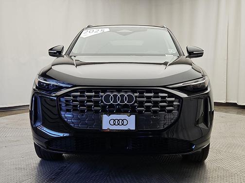 Mythos Black Metallic 2025 Audi Q5 Premium TFSI quattro S tronic