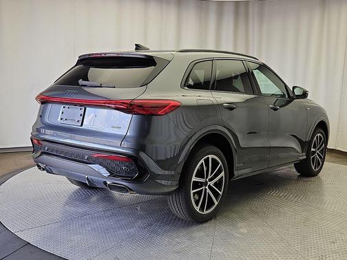 Tambora Gray Metallic 2026 Audi Q5 Premium Plus TFSI quattro S tronic