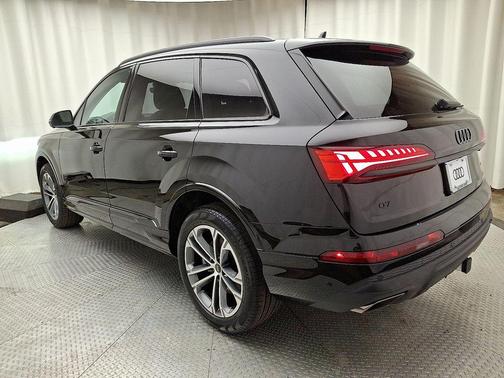 Mythos Black Metallic 2026 Audi Q7 45 Premium Plus