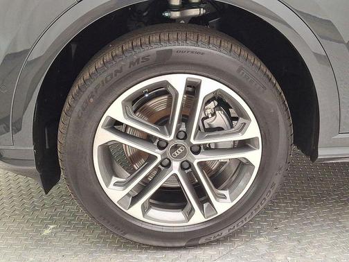 Tambora Gray Metallic 2026 Audi Q5 Premium Plus TFSI quattro S tronic