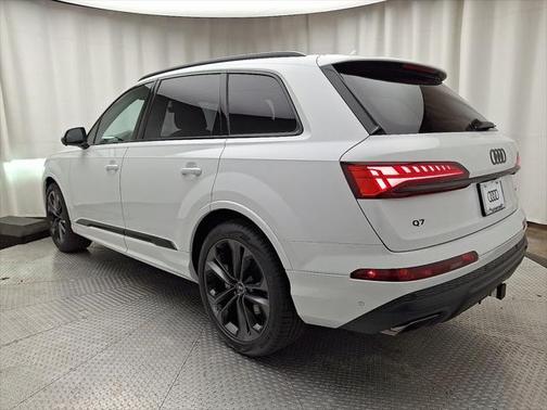 2025 Audi Q7 55 Premium Plus