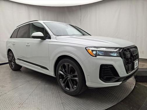 2025 Audi Q7 55 Premium Plus