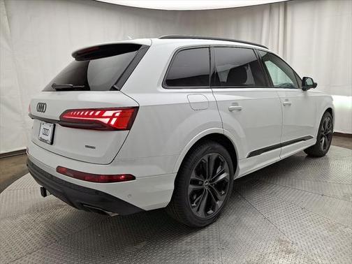 2025 Audi Q7 55 Premium Plus