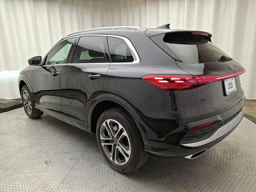 Mythos Black Metallic 2026 Audi Q5 Premium TFSI quattro S tronic