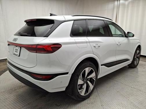 2025 Audi Q6 e-tron Premium Plus quattro