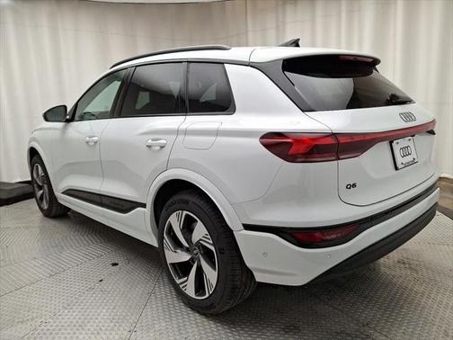 2025 Audi Q6 e-tron Premium Plus quattro