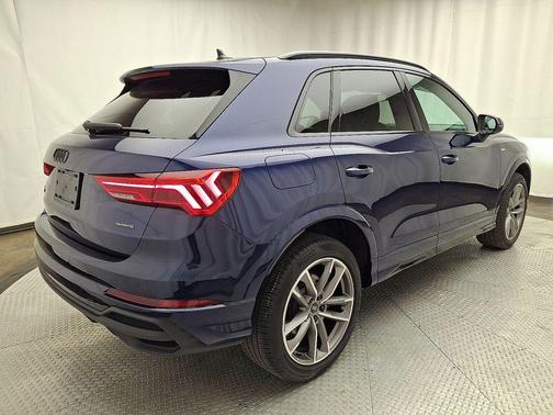 Navarra Blue Metallic 2023 Audi Q3 Premium 45 TFSI S line quattro Tiptronic