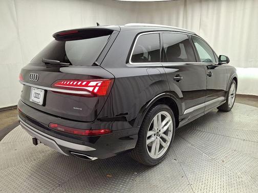 2025 Audi Q7 55 Premium Plus