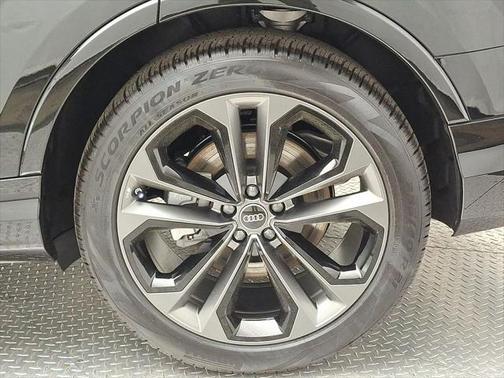 2025 Audi Q7 55 Premium Plus