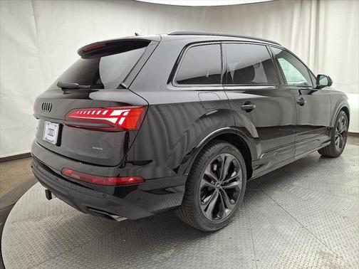 2025 Audi Q7 55 Premium Plus