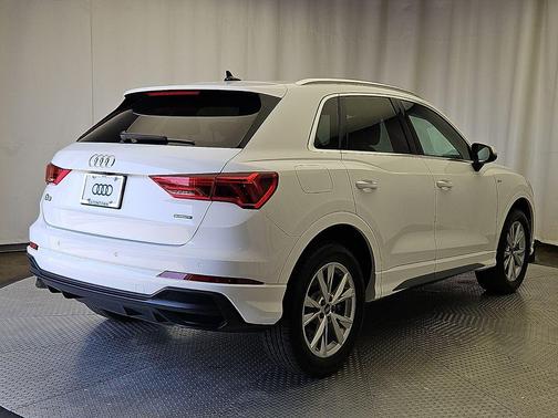 Ibis White 2022 Audi Q3 45 S line Premium