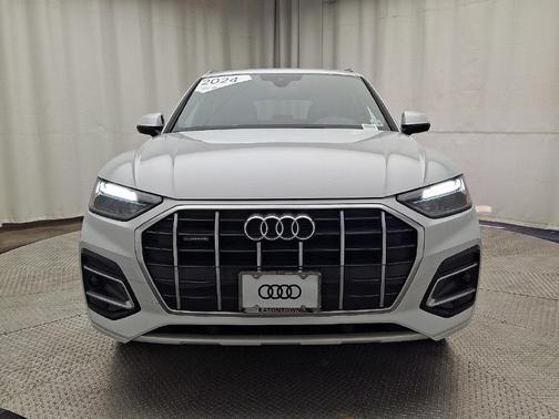 Glacier White Metallic 2024 Audi Q5 40 Premium