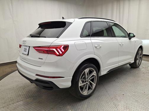 2025 Audi Q3 Premium 45 TFSI S line quattro Tiptronic