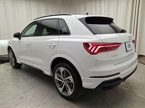 2025 Audi Q3 Premium 45 TFSI S line quattro Tiptronic