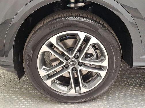 Tambora Gray Metallic 2026 Audi Q5 Premium TFSI quattro S tronic